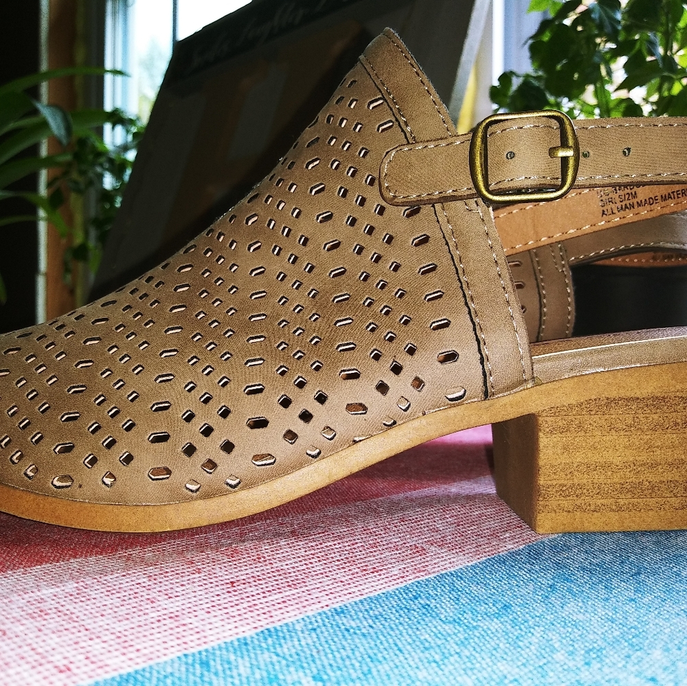 Girl's LUCKY BRAND Sandals